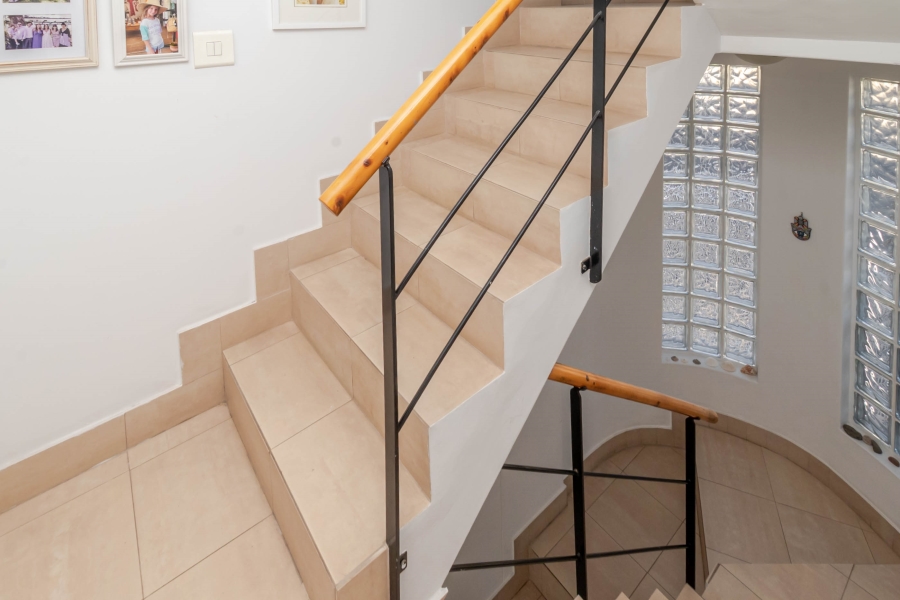 3 Bedroom Property for Sale in Sea Point Western Cape
